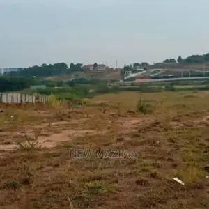Full Acre Measuring Direct From the Lake on Quicksale Titled