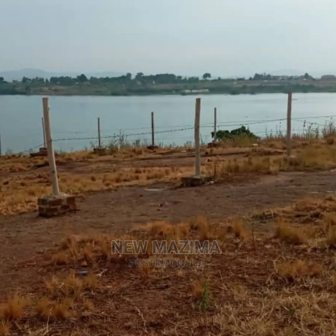 Full Acre Measuring Direct From the Lake on Quicksale Titled