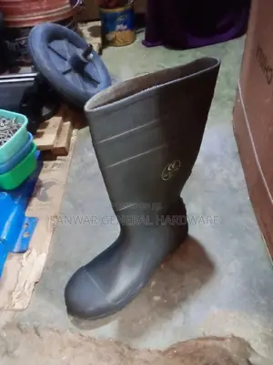 Safety Gamboots With a Metal