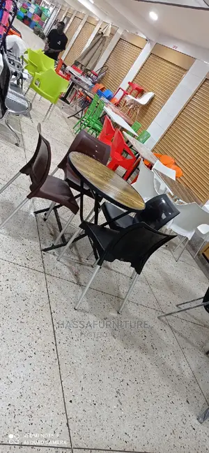 Round Shape Wooden Restaurant Set