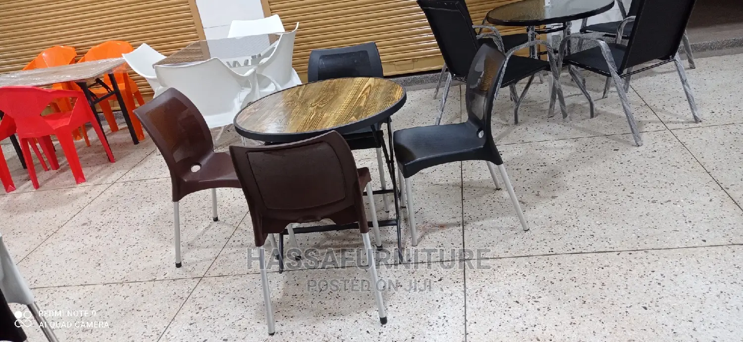 Round Shape Wooden Restaurant Set