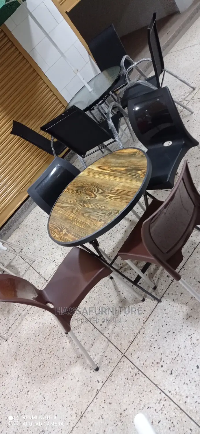 Round Shape Wooden Restaurant Set