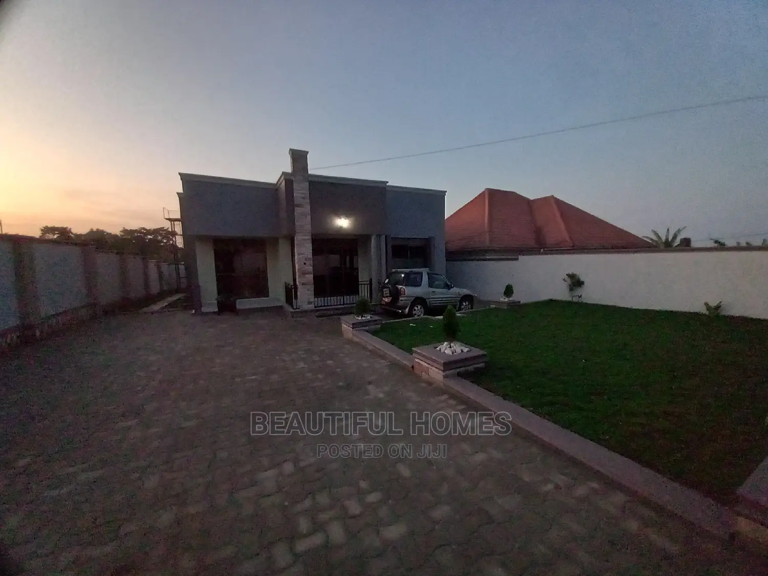 Furnished 4bdrm Bungalow in Kira for Sale
