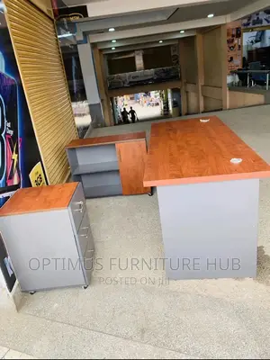 Executive Office Table (1.8 Meters With Movable Drawers)