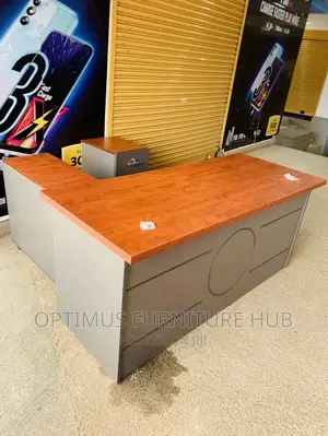 Executive Office Table (1.8 Meters With Movable Drawers)