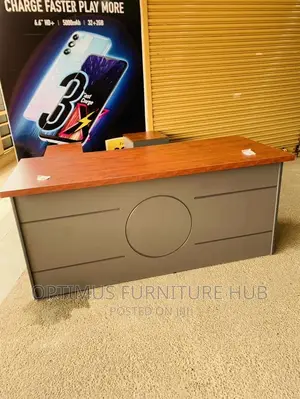 Executive Office Table (1.8 Meters With Movable Drawers)