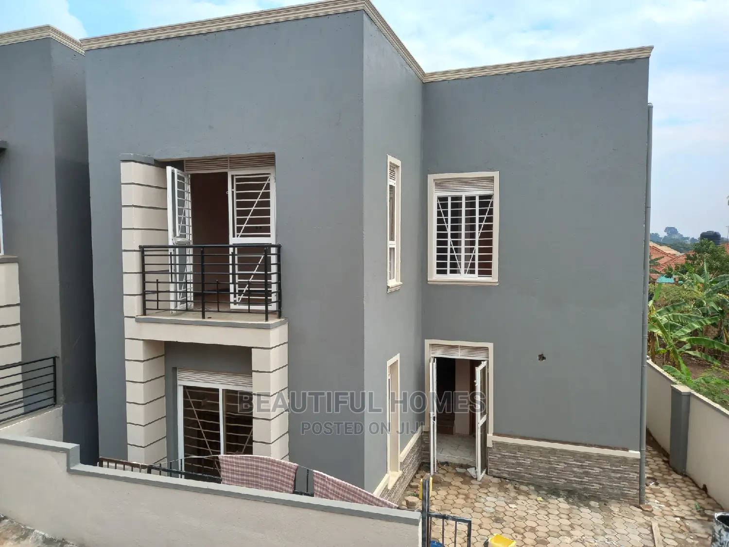 Furnished 4bdrm House in Kira for Sale