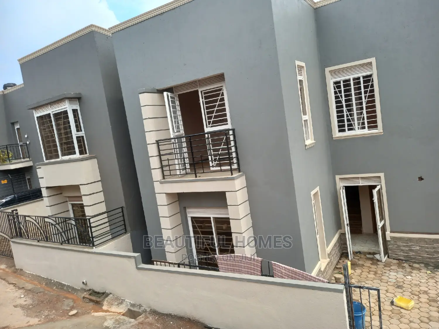 Furnished 4bdrm Villa in Kira for Sale