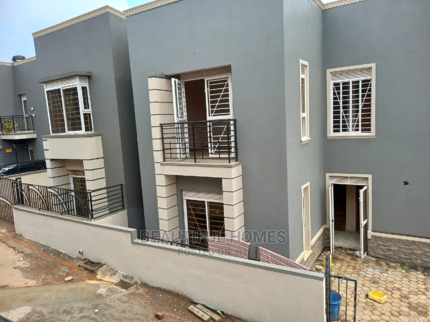 Furnished 4bdrm Villa in Kira for Sale