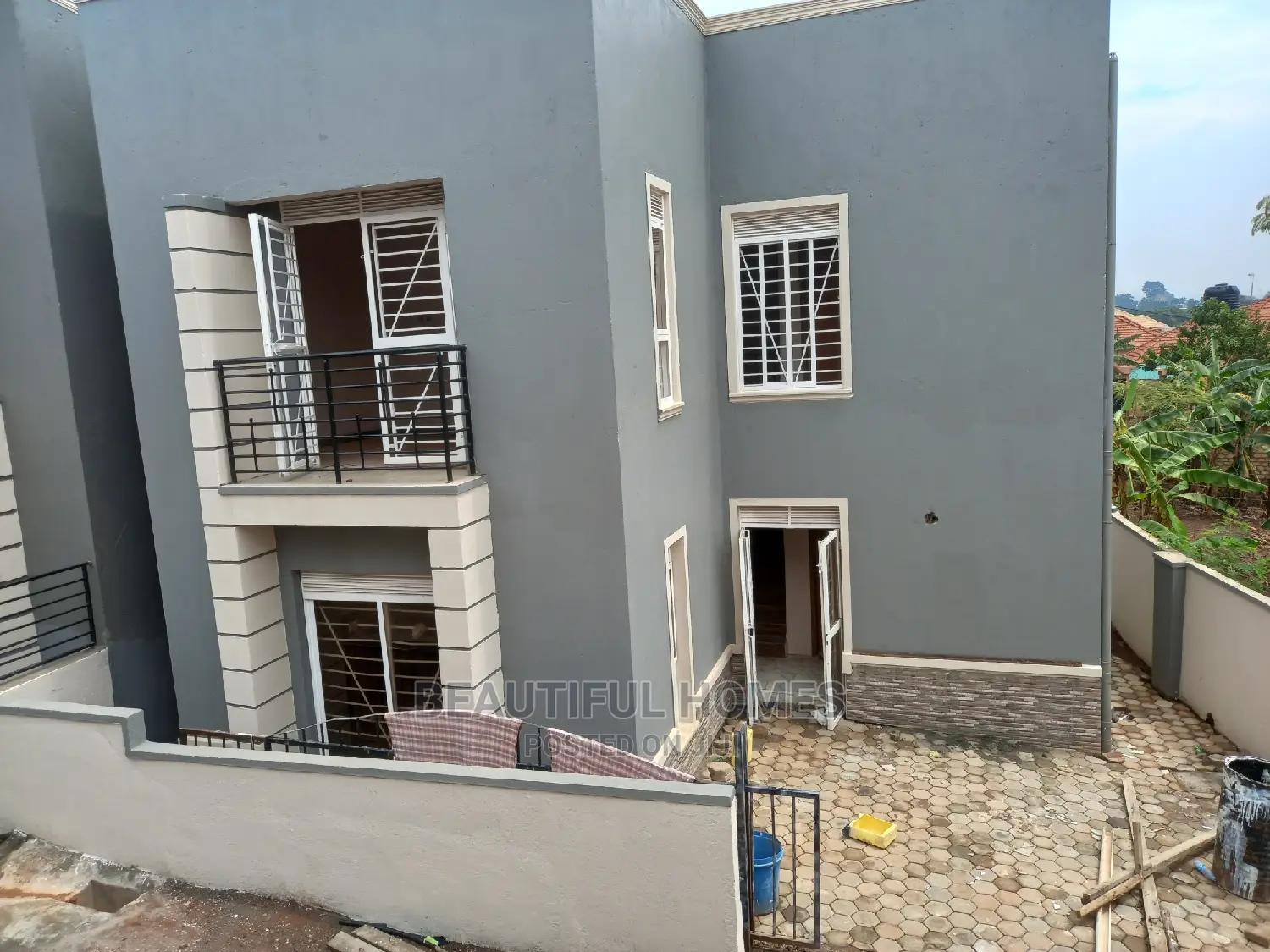 Furnished 4bdrm Townhouse/Terrace in Kira Tarmacked for Sale