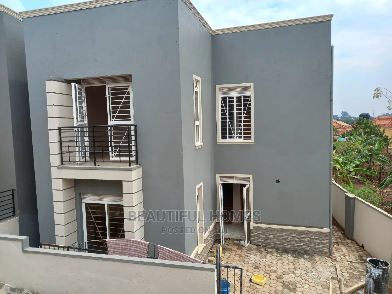 Furnished 4bdrm Townhouse/Terrace in Kira Tarmacked for Sale