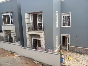 Furnished 4bdrm Townhouse/Terrace in Kira Tarmacked for Sale