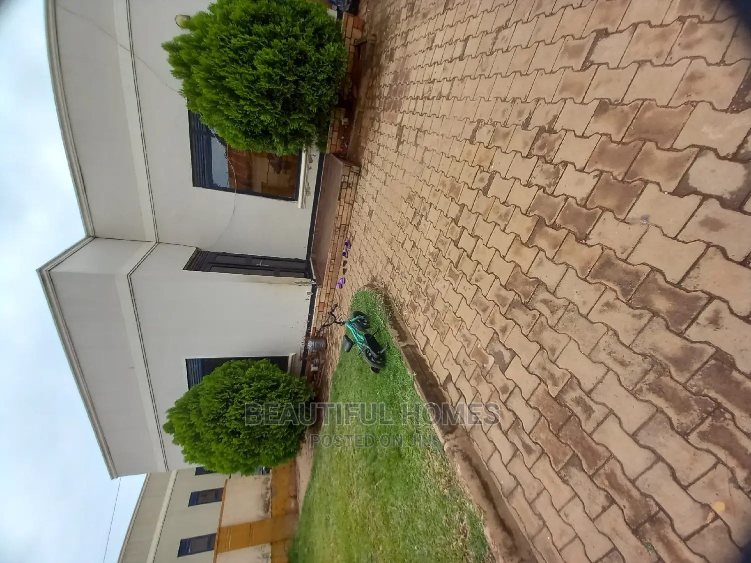 Furnished 3bdrm House in Kira for Sale