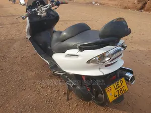 Yamaha Majesty 2017 White