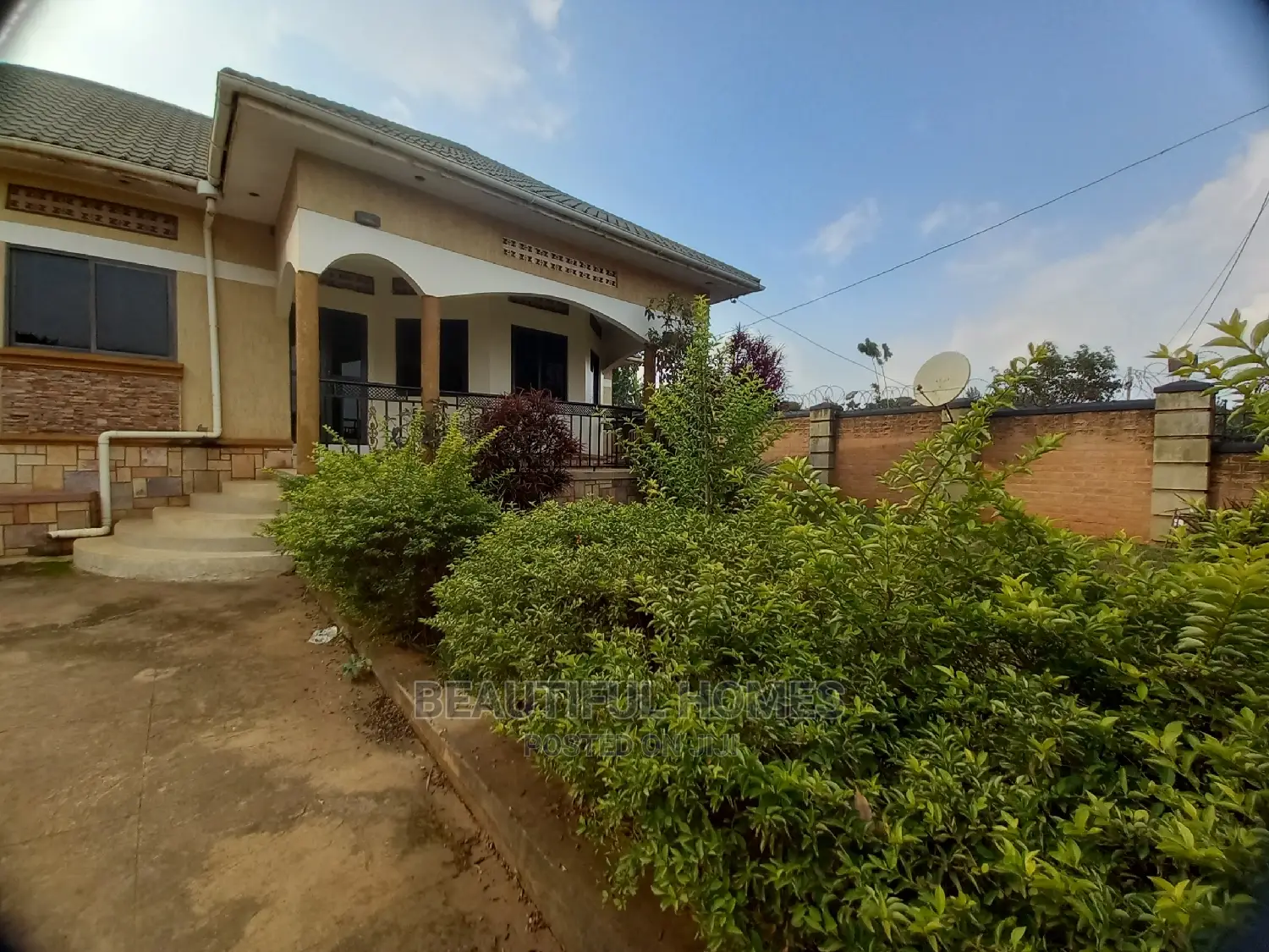 Furnished 4bdrm House in Kira Corporate for Sale
