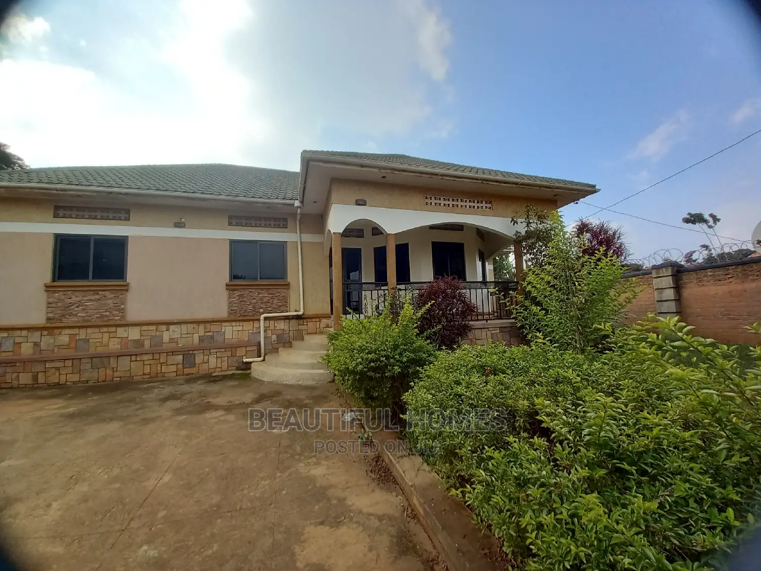 Furnished 4bdrm House in Kira Corporate for Sale