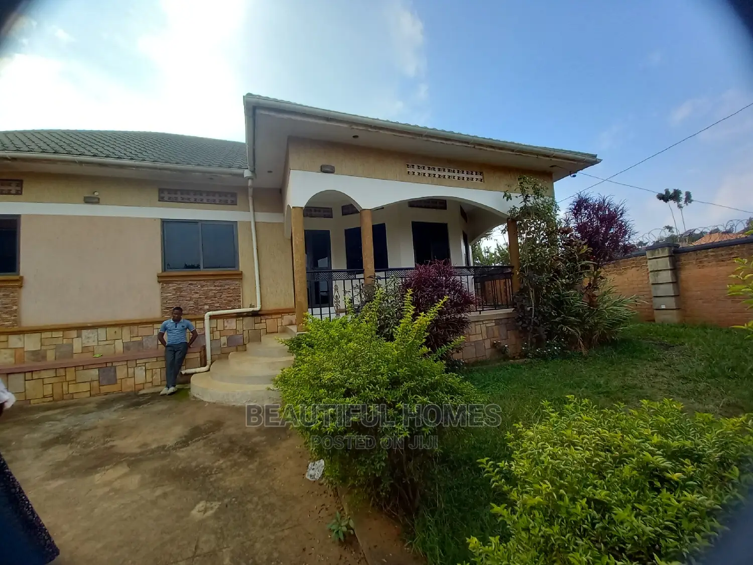 Furnished 3bdrm House in Kira Organised for Sale