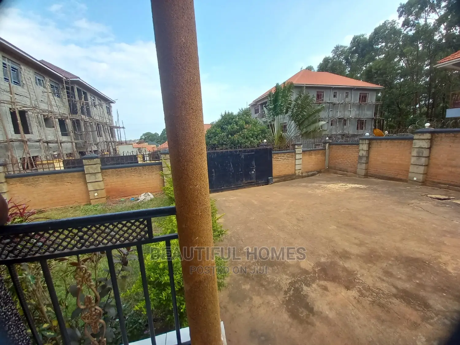 Furnished 4bdrm Bungalow in Kira Corporates for Sale