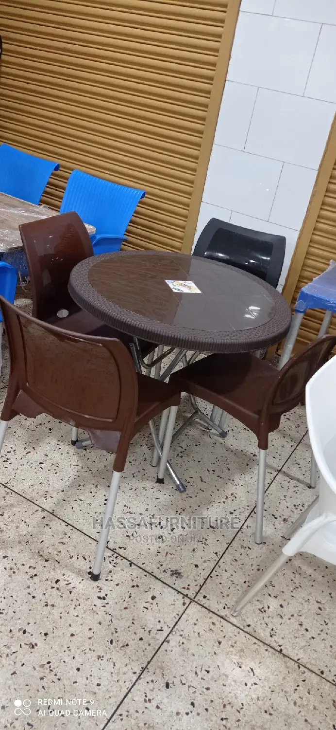 4seaters Round Shape Restaurant Set