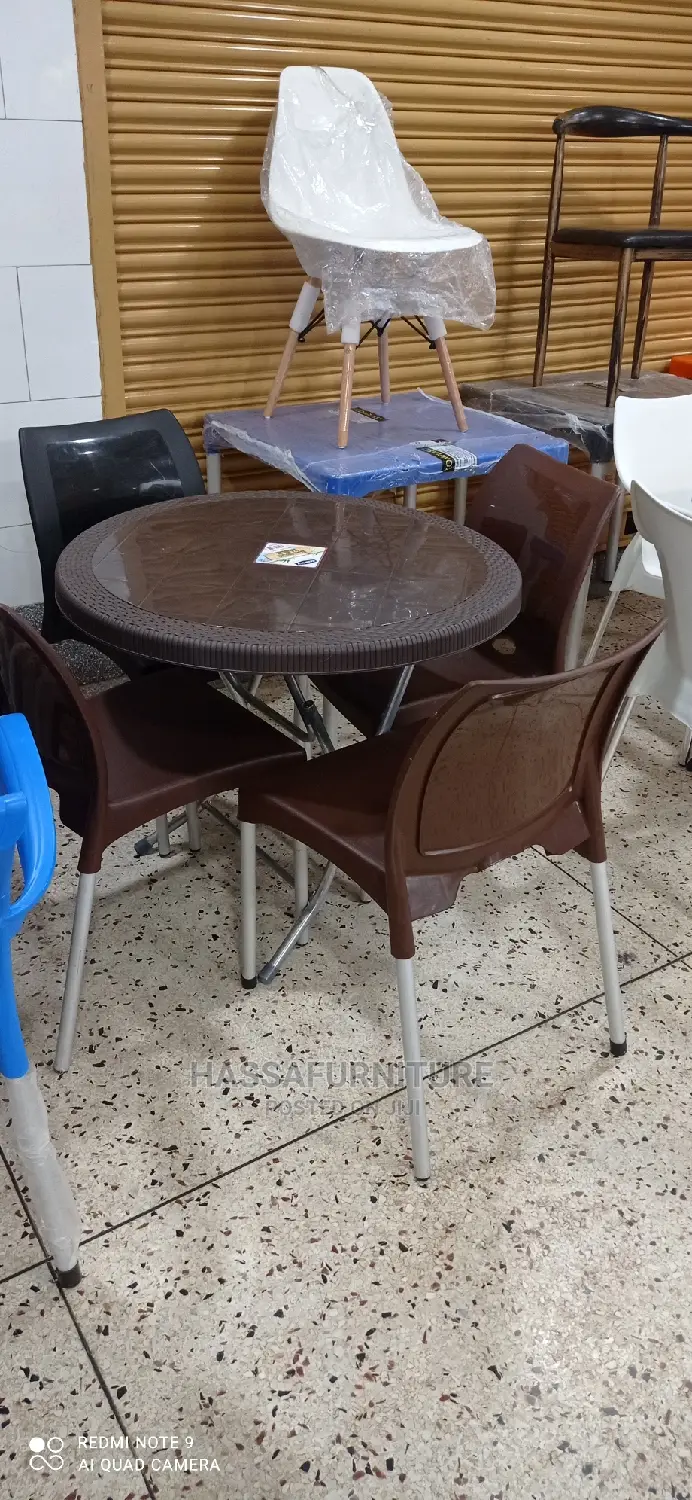 4seaters Round Shape Restaurant Set