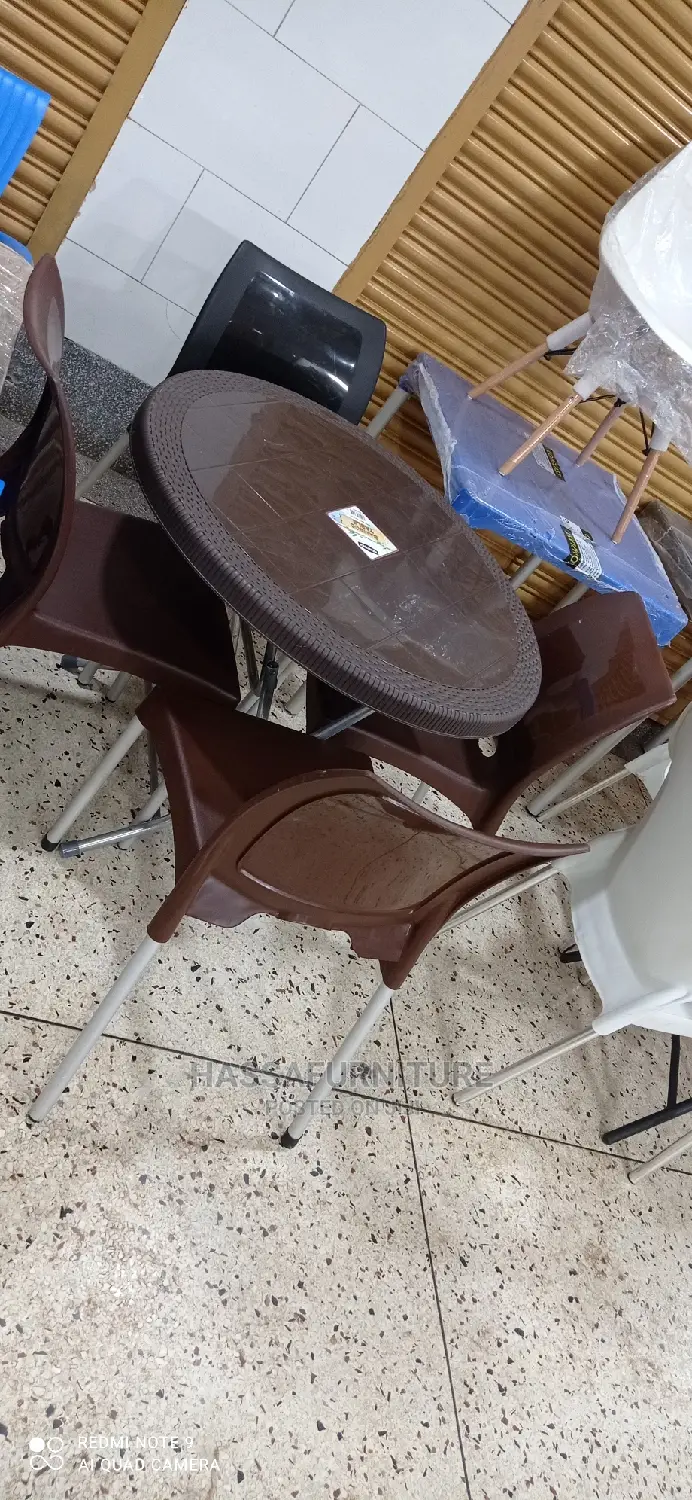 4seaters Round Shape Restaurant Set