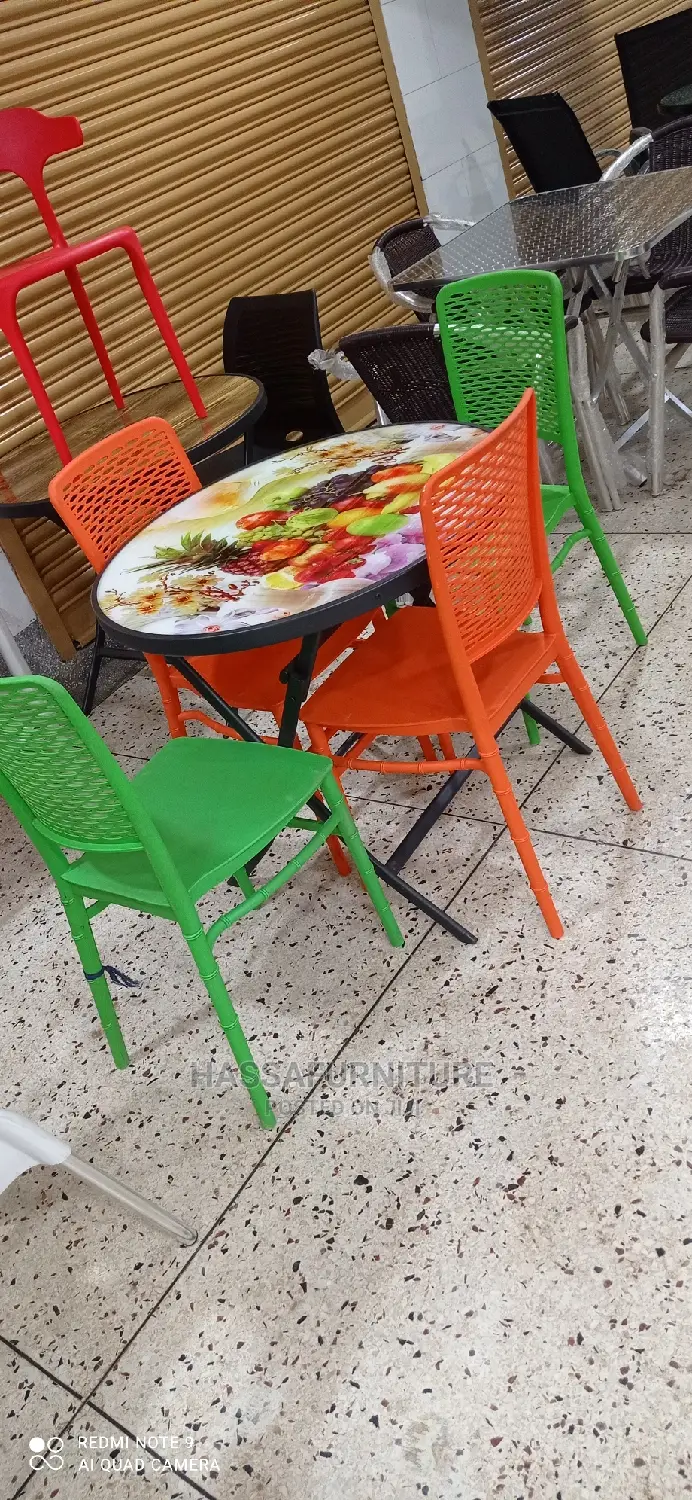 Round Shape Glass Restaurant Set