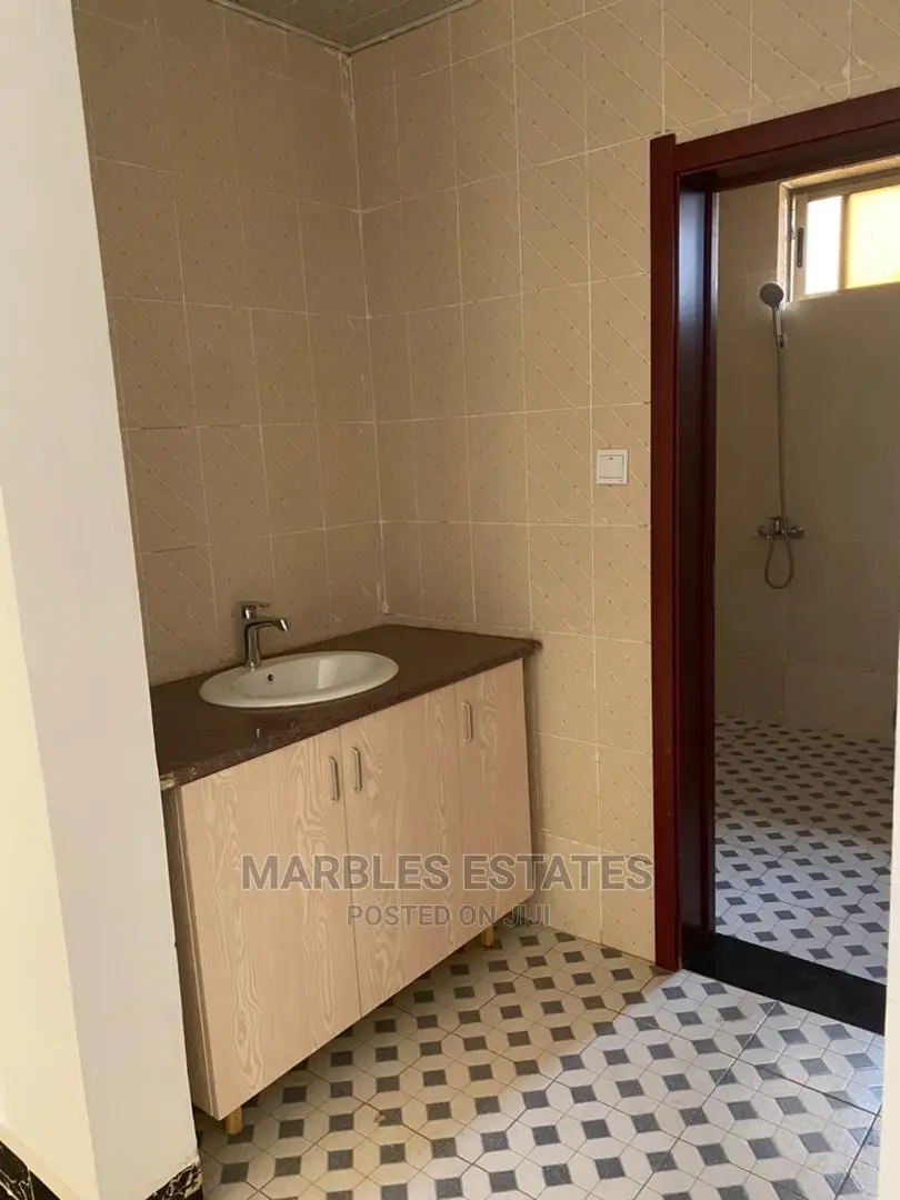 3bdrm Apartment in Central Division for Rent