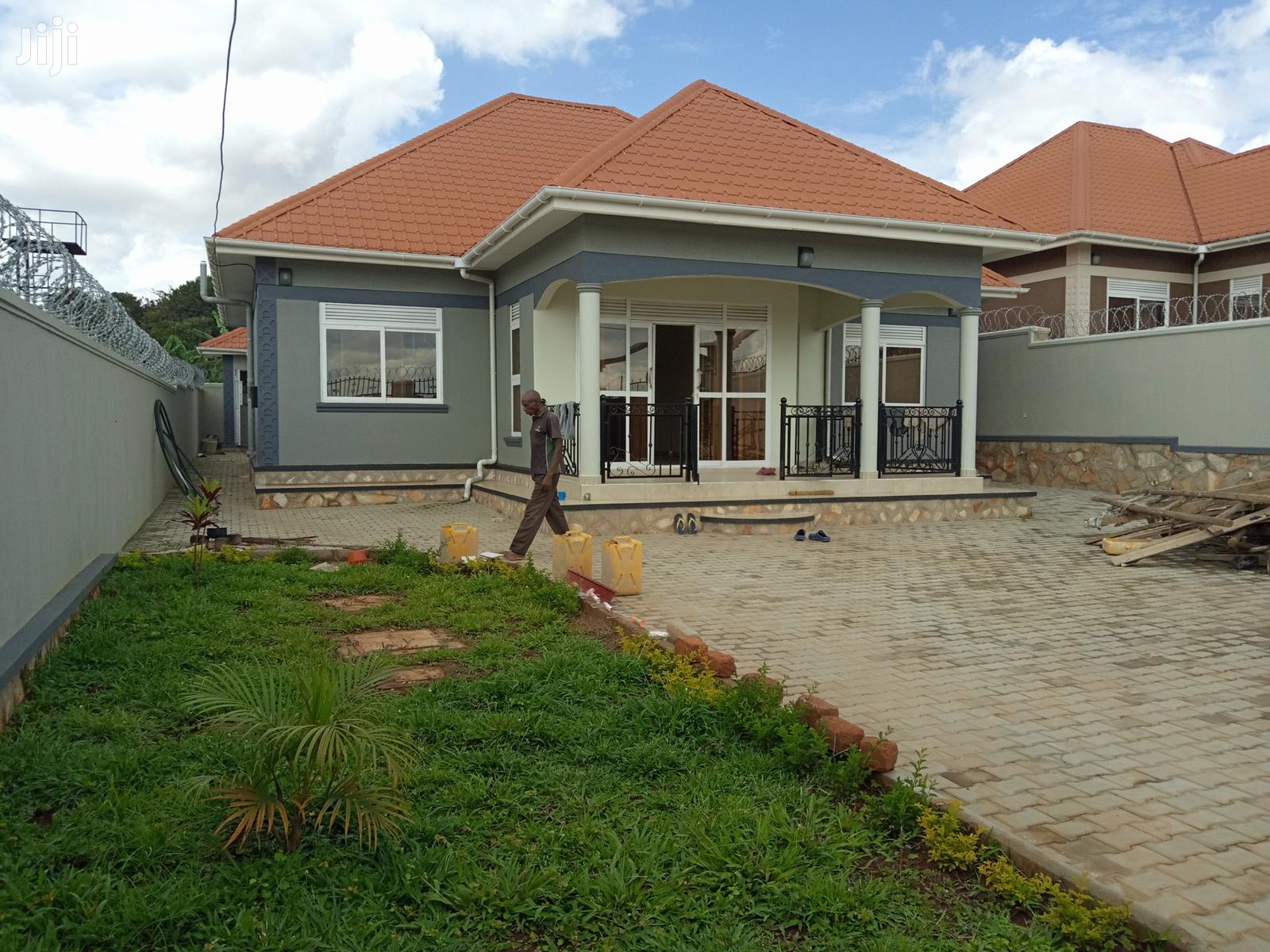 Namugongo Brand New House With a Big Compound for Sell