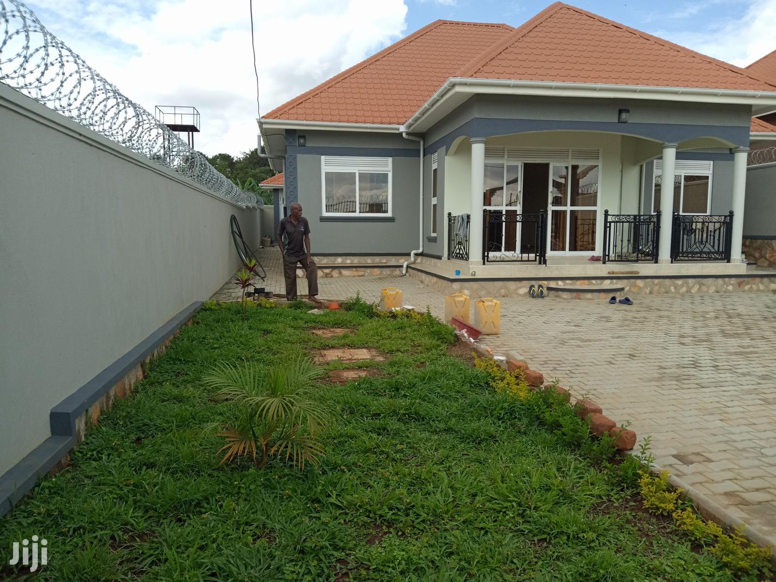 Namugongo Brand New House With a Big Compound for Sell