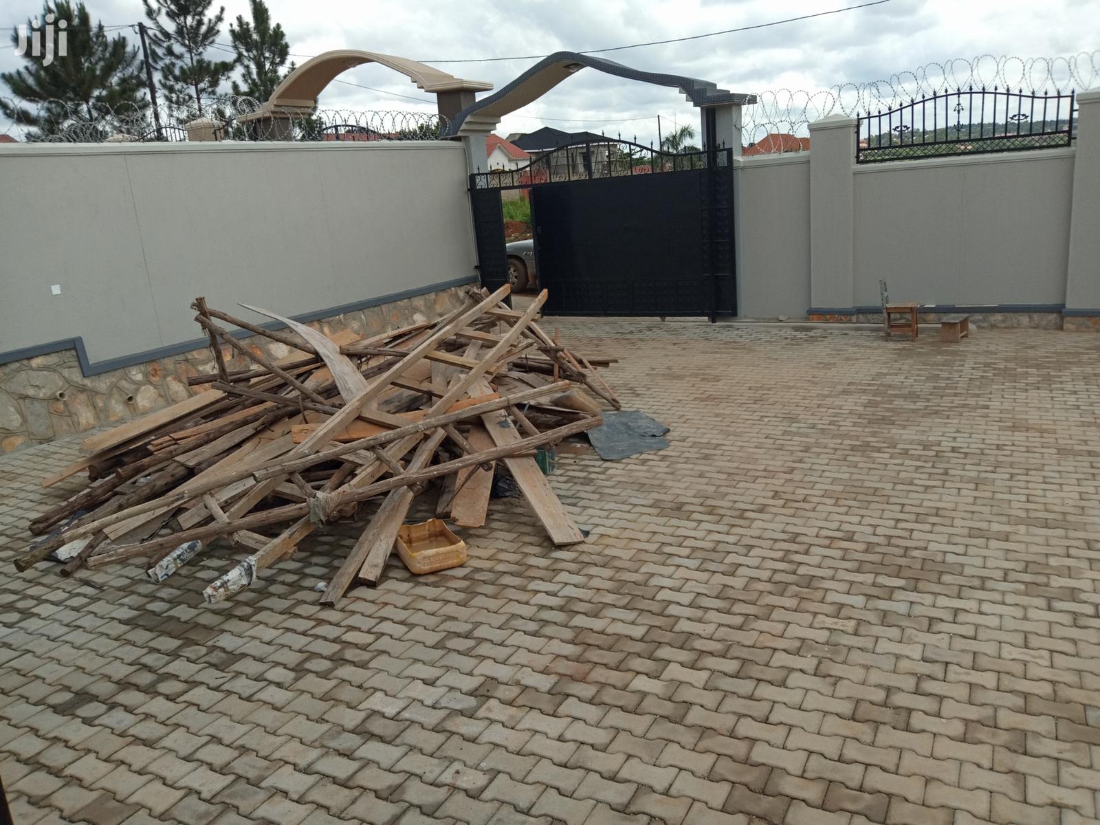 Namugongo Brand New House With a Big Compound for Sell