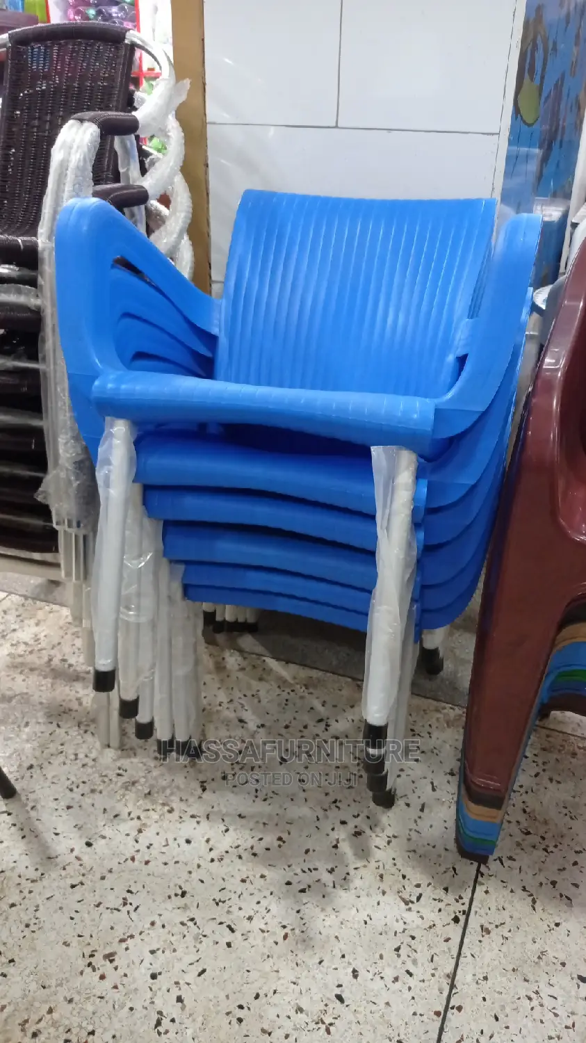 Plastic Restaurant Chairs With Arms