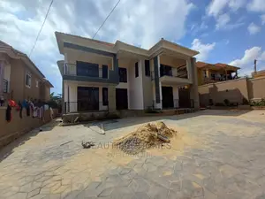Furnished 6bdrm Mansion in Kira Corporate for Sale
