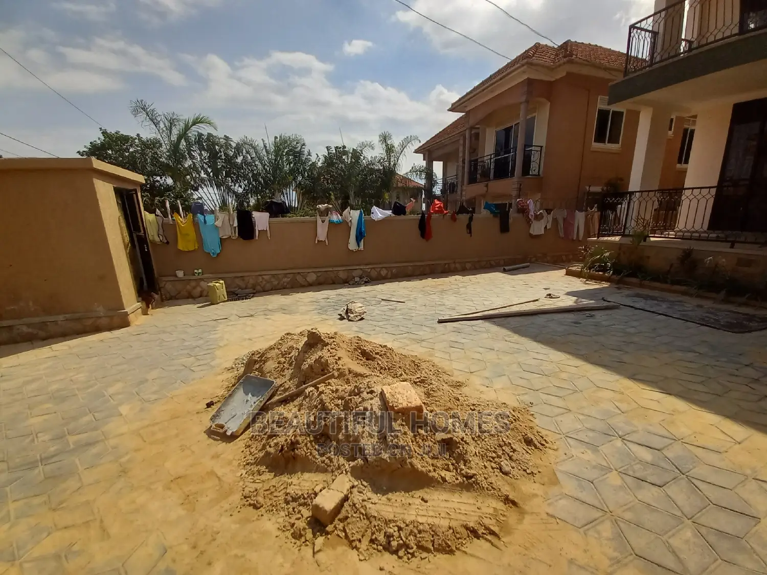 Furnished 6bdrm House in Kira Posh for Sale