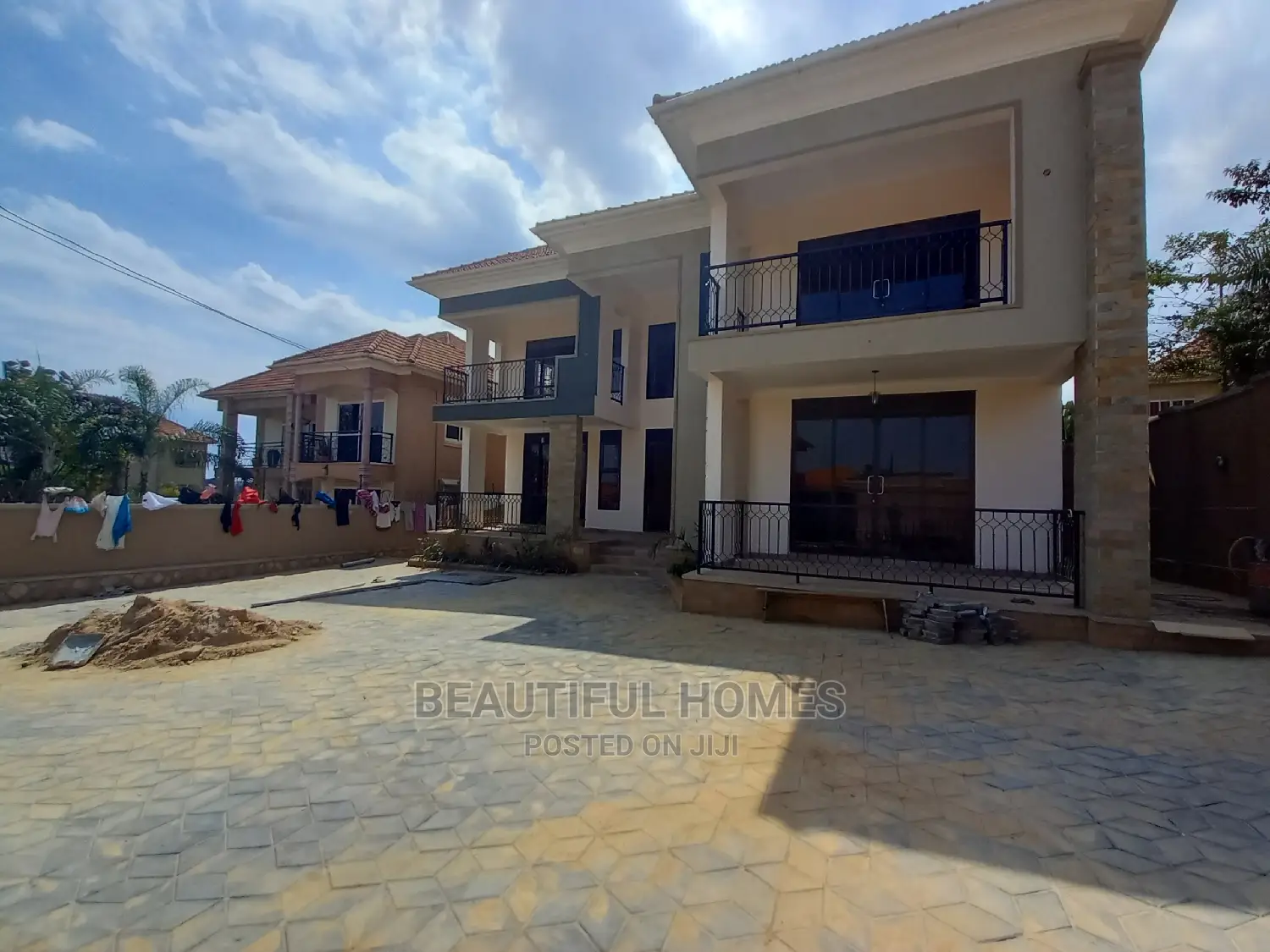 Furnished 6bdrm Mansion in Kira High End for Sale