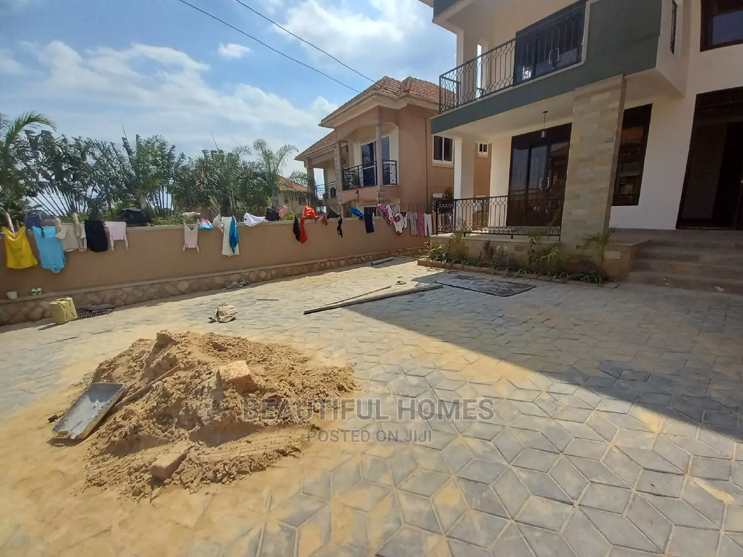 Furnished 6bdrm Mansion in Kira High End for Sale