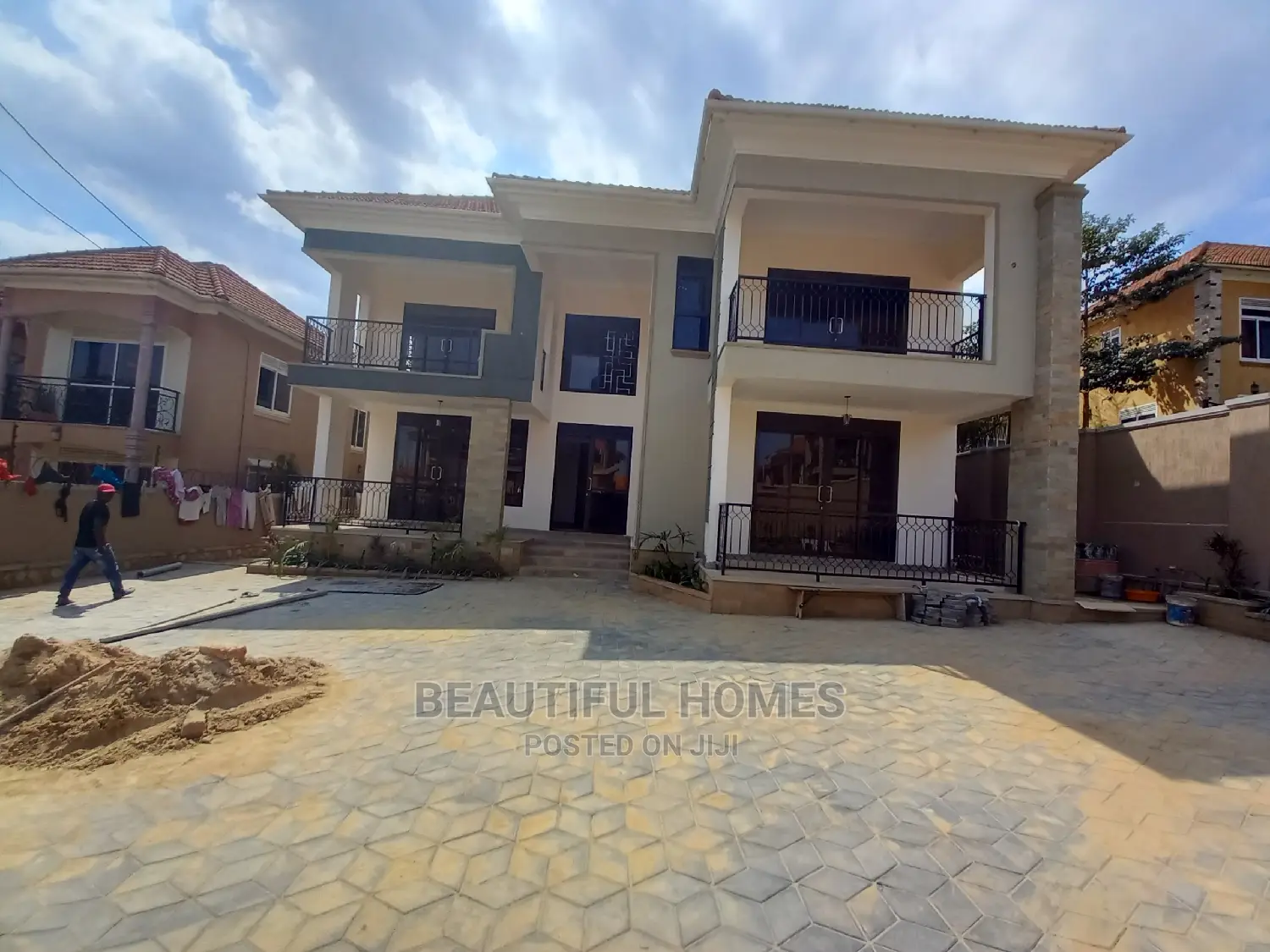Furnished 6bdrm Mansion in Kira High End for Sale