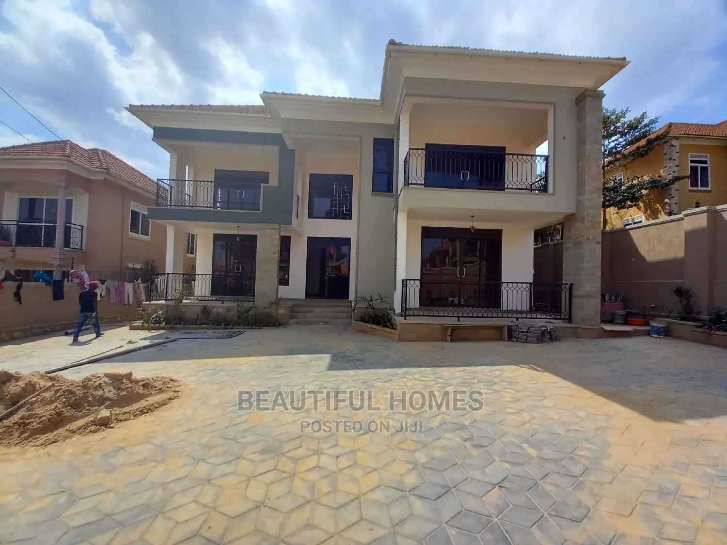Furnished 6bdrm Mansion in Kira High End for Sale