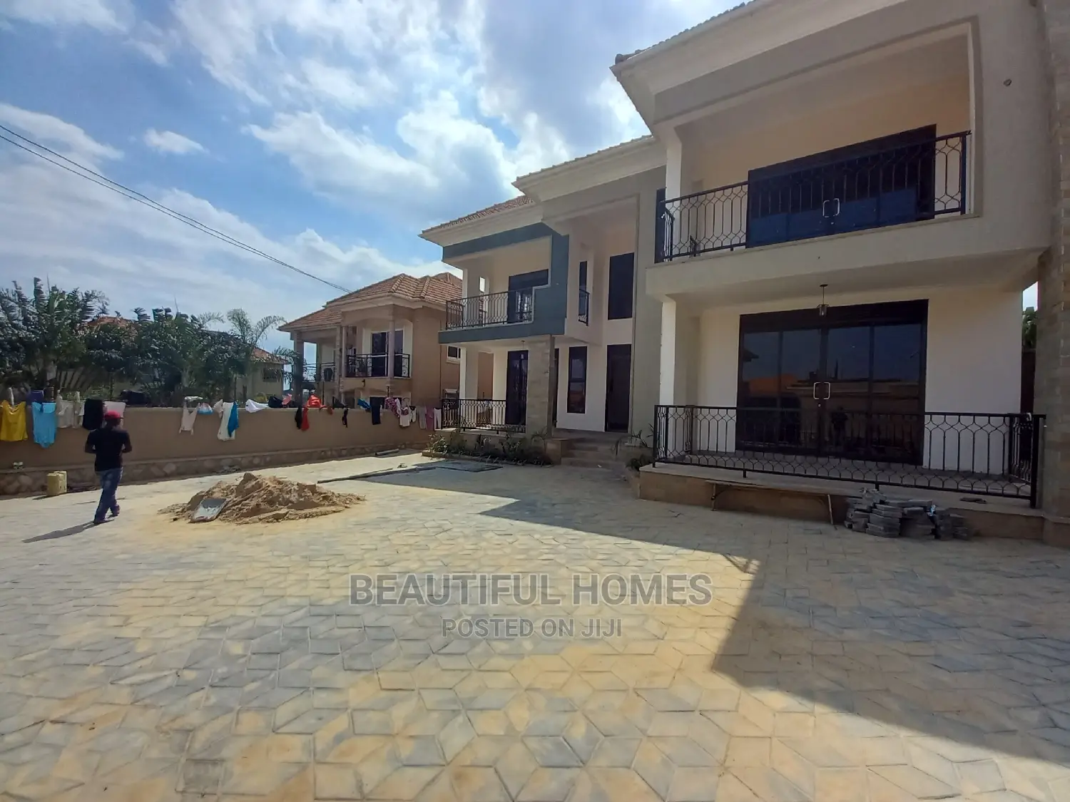 Furnished 6bdrm Mansion in Kira High End for Sale