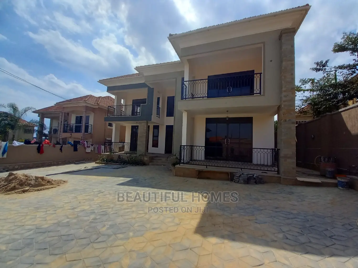 Furnished 6bdrm Mansion in Kira Richer for Sale