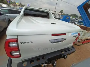 Toyota Hilux 2016 White
