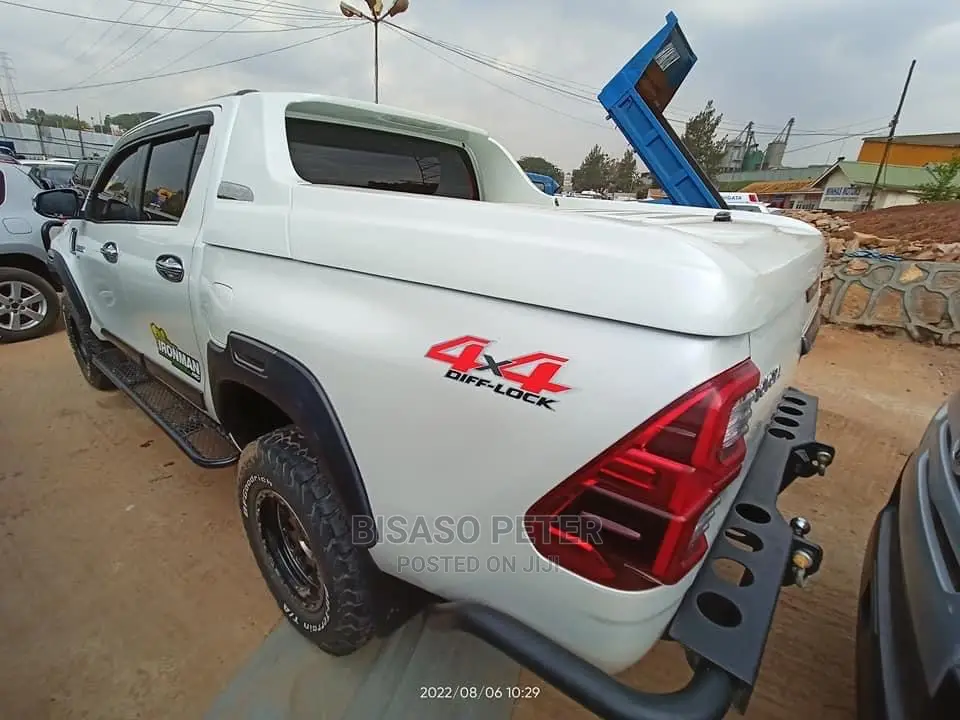 Toyota Hilux 2016 White
