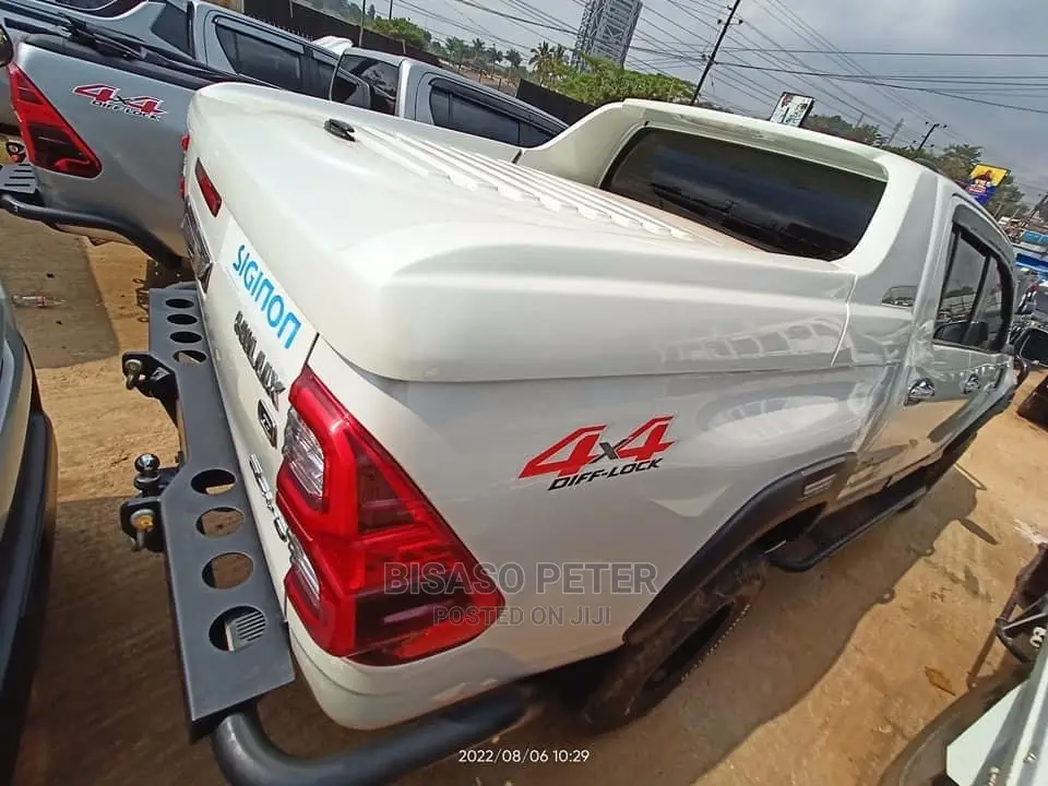 Toyota Hilux 2016 White