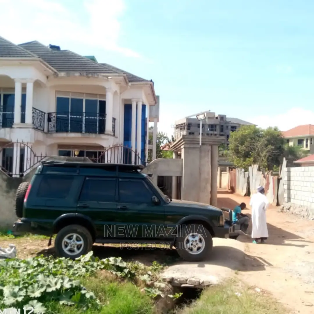 4bdrm House in Bunga Kawuku, Central Division for Sale