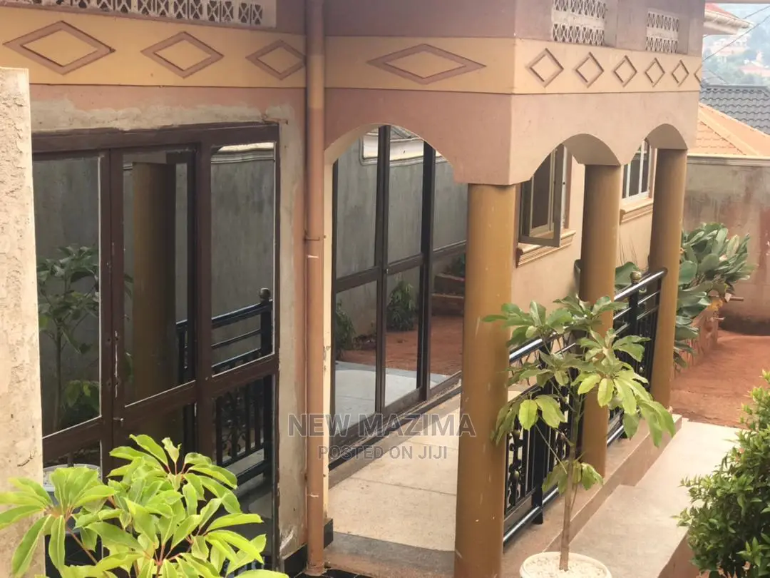 3bdrm Bungalow in Seguku Ntebe Rd, Central Division for sale