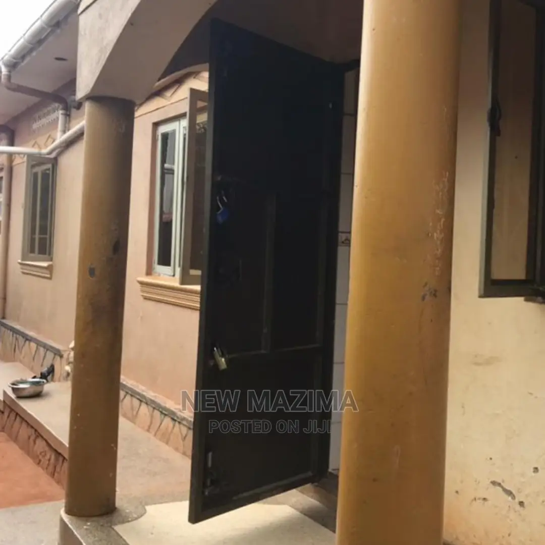 3bdrm Bungalow in Seguku Ntebe Rd, Central Division for sale