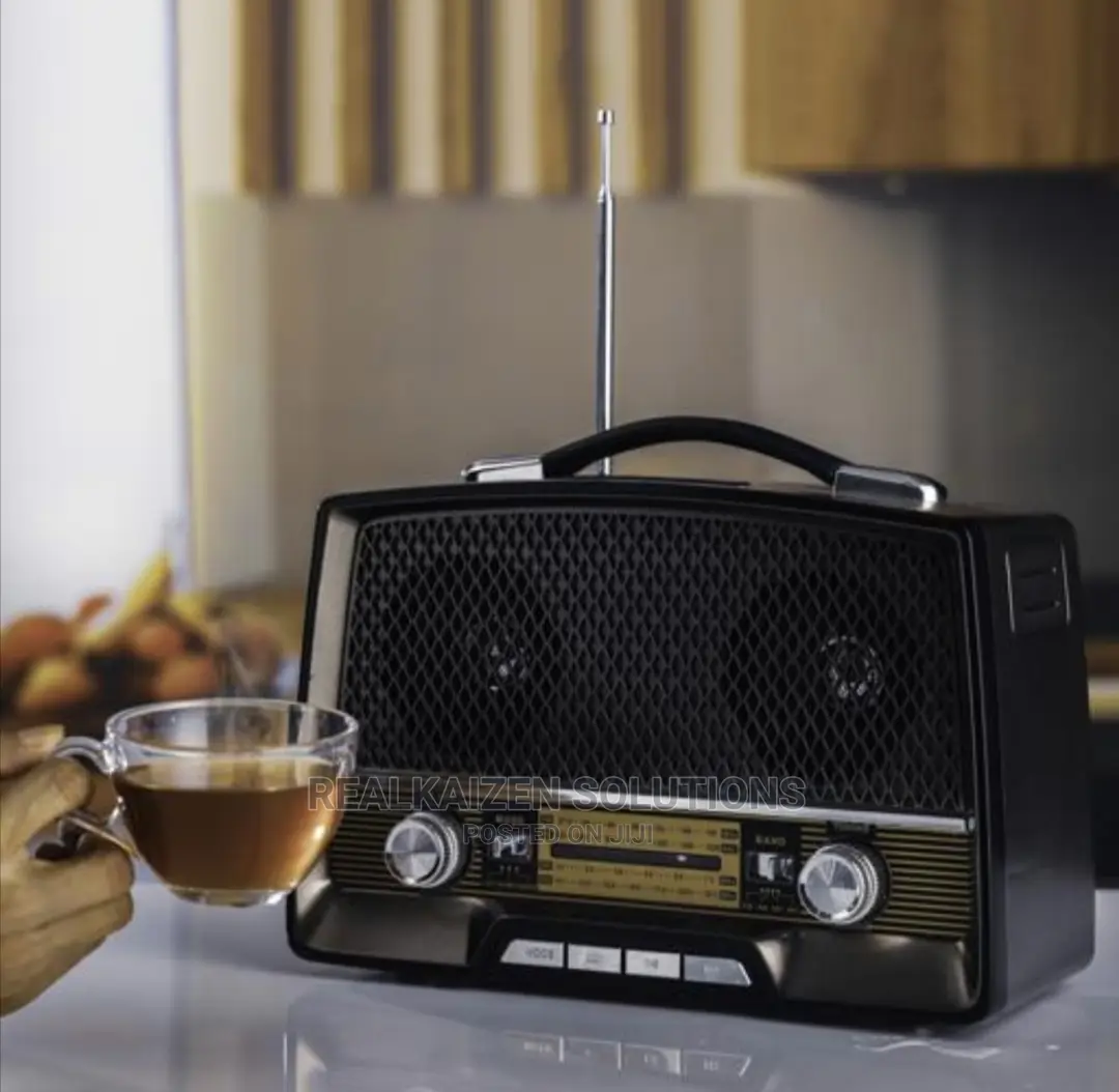 GEEPAS Rechargeable Retro Fm Bt Mp3 Aux USB TF Ac/Dc Radio