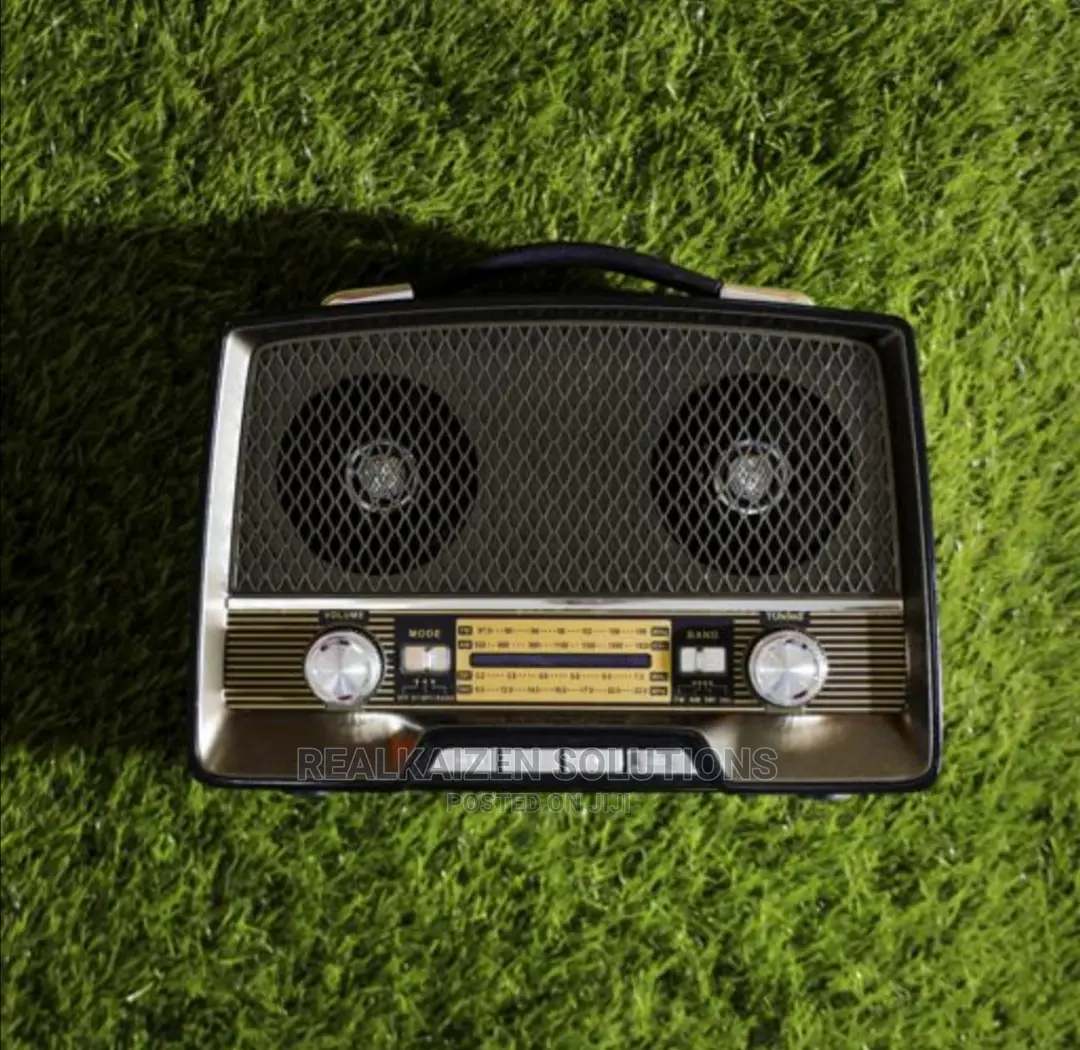GEEPAS Rechargeable Retro Fm Bt Mp3 Aux USB TF Ac/Dc Radio
