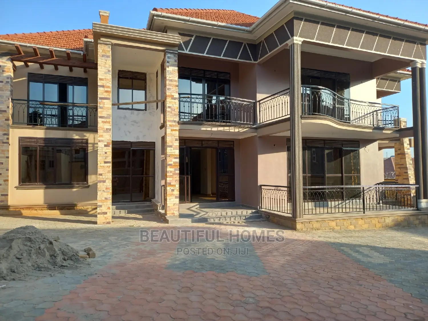 Furnished 6bdrm Mansion in Najjera Wealthy, Central Division for Sale