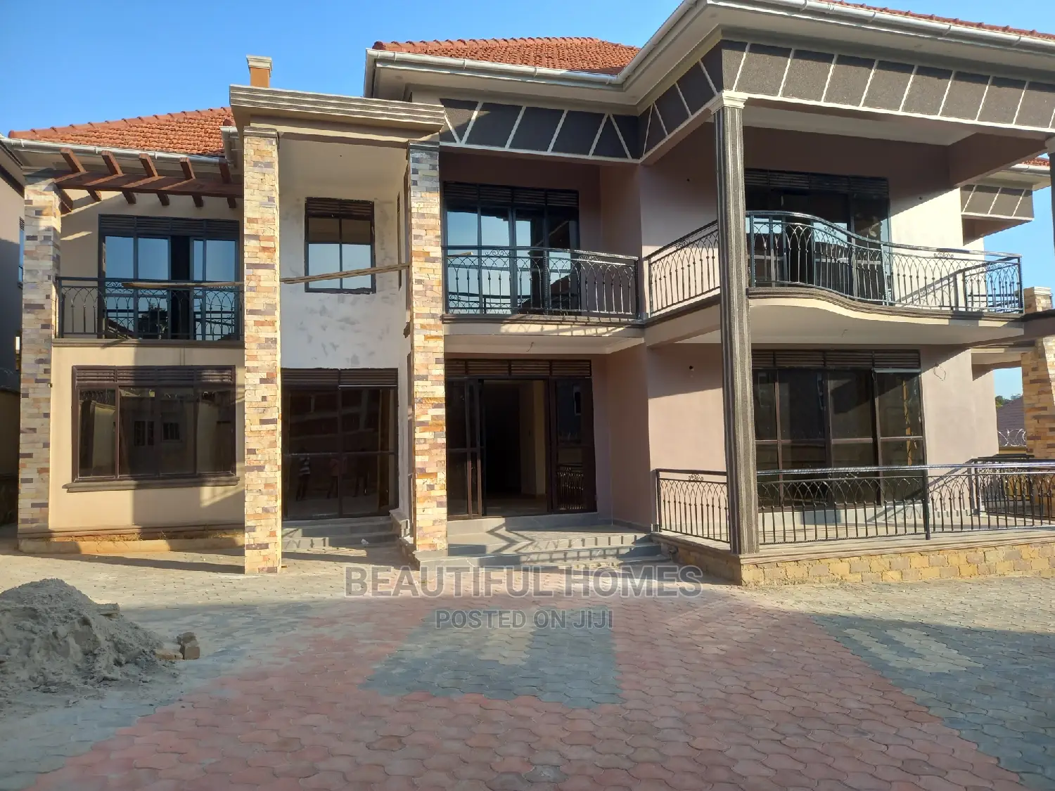 Furnished 6bdrm Mansion in Najjera Wealthy, Central Division for Sale