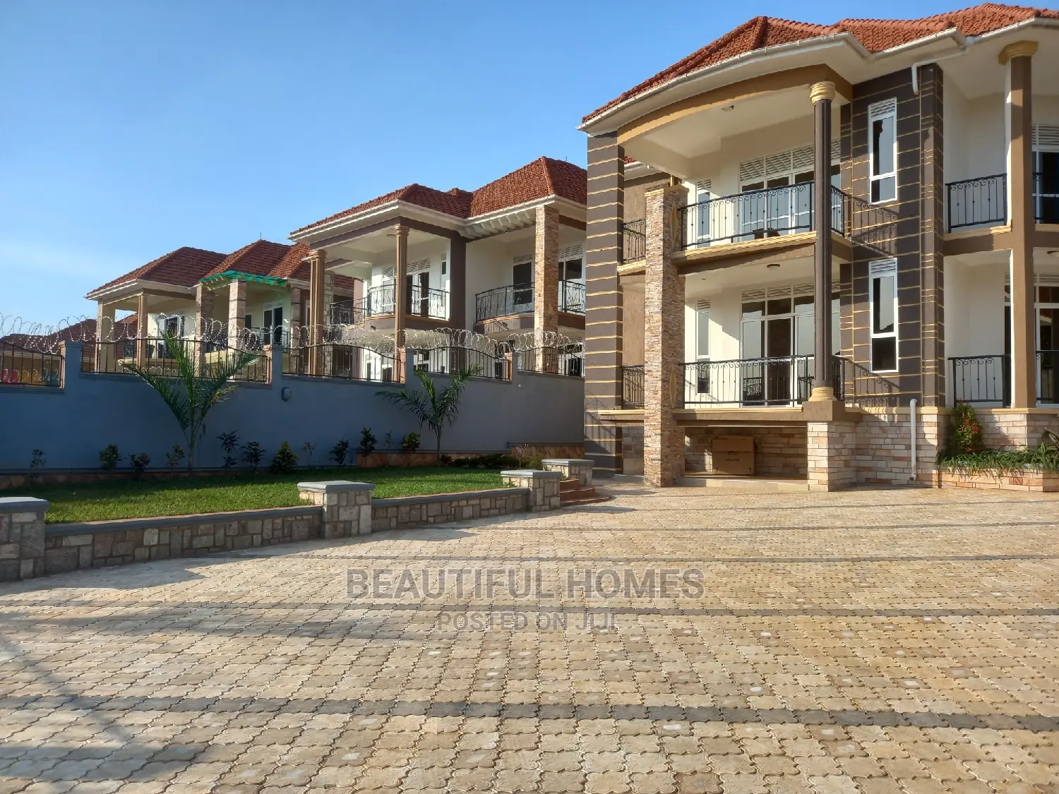 Furnished 6bdrm Mansion in Kira Posh for Sale